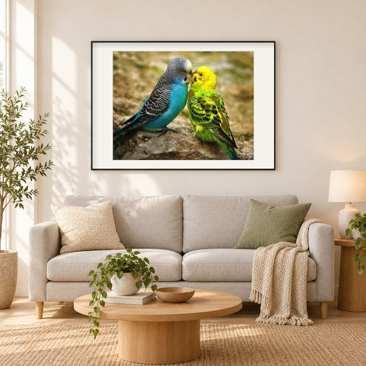 Australische Papageien als gerahmtes Diamond Painting im Wohnzimmer