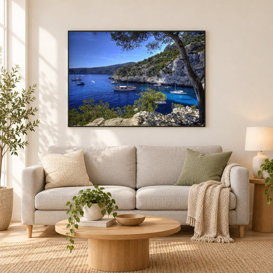 Calanque de Sugiton als gerahmtes Diamond Painting im Wohnzimmer