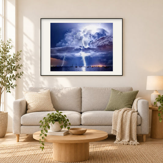 Catatumbo Blitz als gerahmtes Diamond Painting im Wohnzimmer