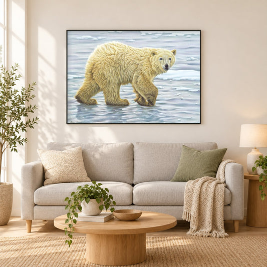 Neugieriges Eisbärjunges - Kunst des Eric Wilson als gerahmtes Diamond Painting im Wohnzimmer