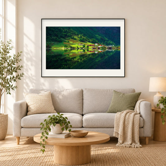 Erstaunliches grünes Tal als gerahmtes Diamond Painting im Wohnzimmer
