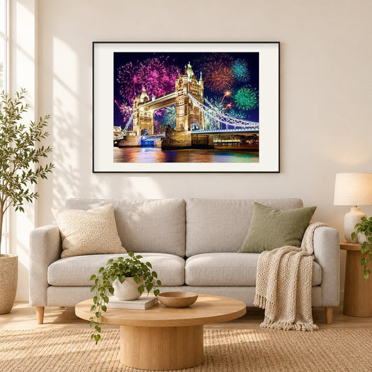 Feuerwerk auf Brücke als gerahmtes Diamond Painting im Wohnzimmer