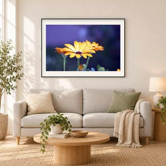 Gelbe Gerbera-Blume Nahaufnahme als gerahmtes Diamond Painting im Wohnzimmer