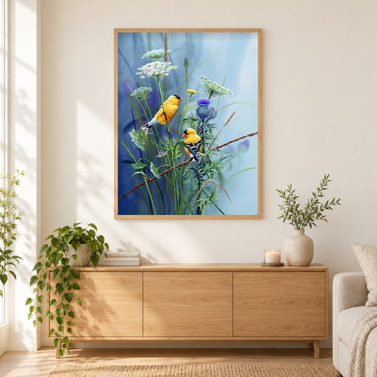 Gelbe Vögel als gerahmtes Diamond Painting im Wohnzimmer