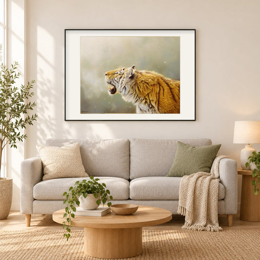 Grüße an den ersten Schnee des Winters - Kunst des Eric Wilson als gerahmtes Diamond Painting im Wohnzimmer