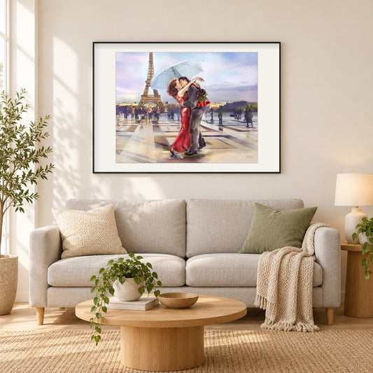 Liebespaar in der Nähe von Eiffelturm als gerahmtes Diamond Painting im Wohnzimmer