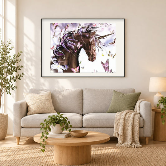 Pegasus Einhorn & Schmetterlinge als gerahmtes Diamond Painting im Wohnzimmer
