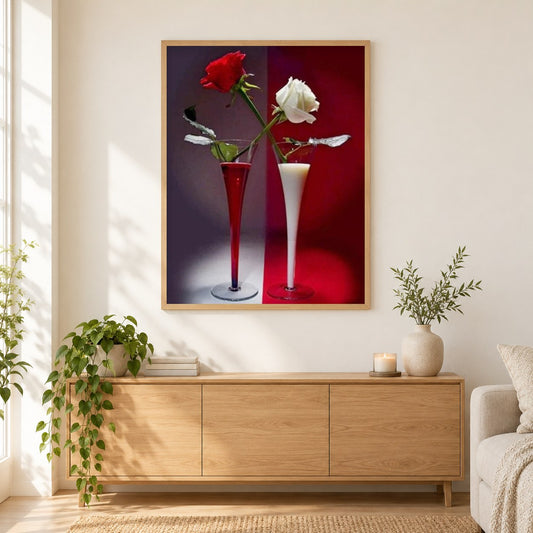 Rote & weiße Rosen als gerahmtes Diamond Painting im Wohnzimmer