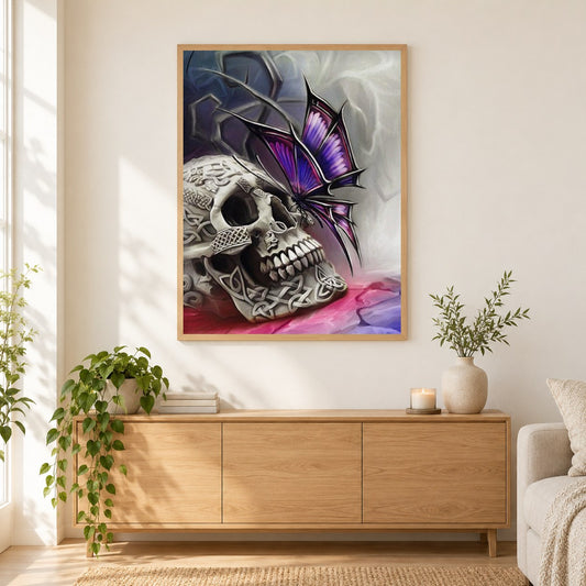 Schmetterling & Schädel als gerahmtes Diamond Painting im Wohnzimmer