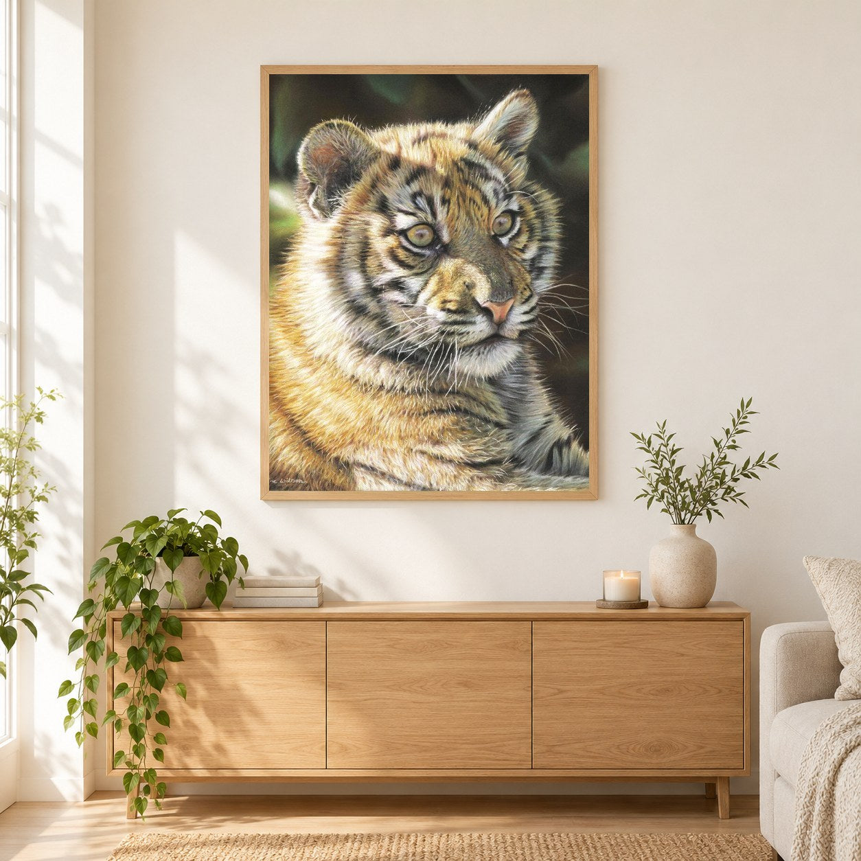 Tigerjunges -  Kunst des Eric Wilson als gerahmtes Diamond Painting im Wohnzimmer