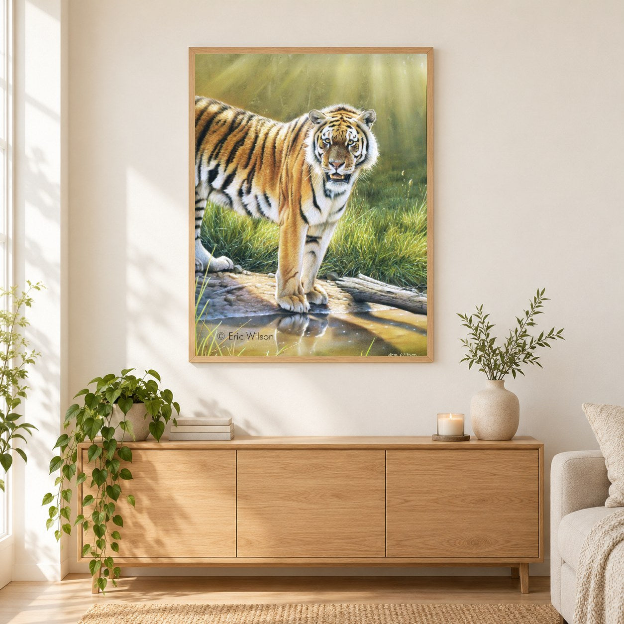 Tiger in Chitwan -  Kunst des Eric Wilson als gerahmtes Diamond Painting im Wohnzimmer