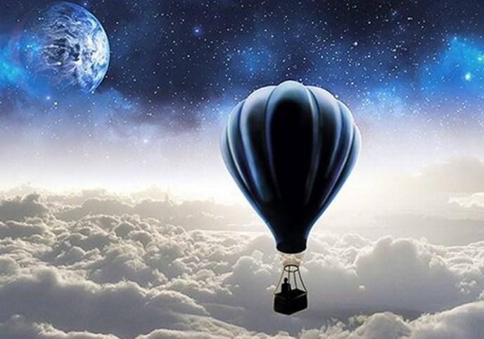 Heißluftballon fliegt über den Wolken - Diamond Painting
