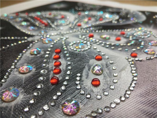 Glänzender weißer Schmetterling - Spezial Diamond Painting - Diamond Painting