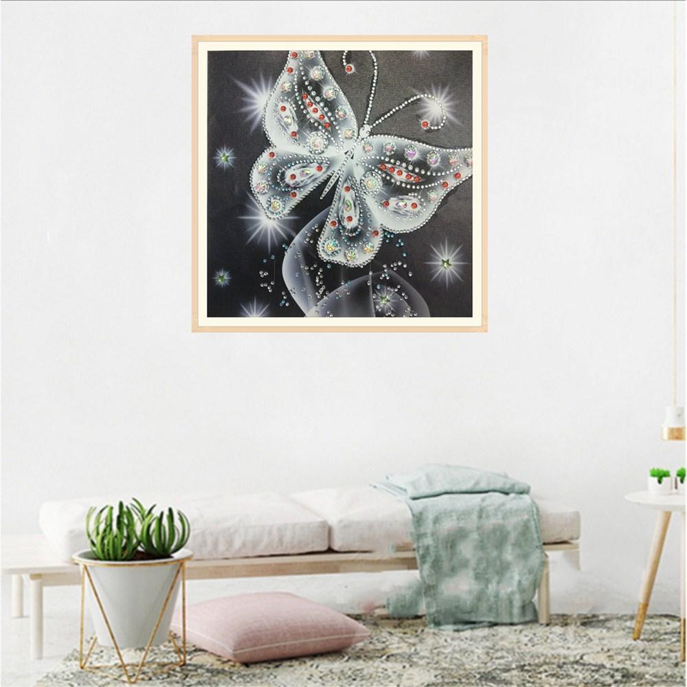 Glänzender weißer Schmetterling - Spezial Diamond Painting - Diamond Painting
