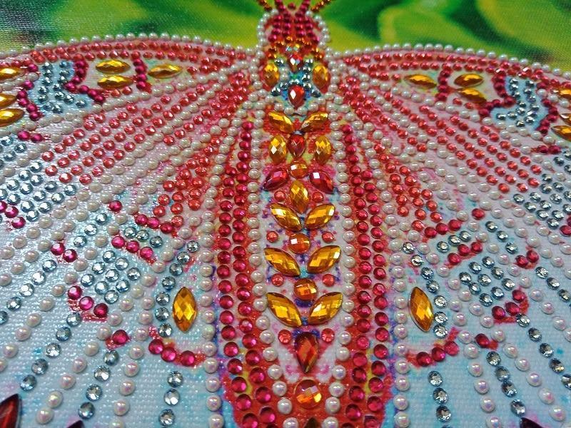 Ein roter Monarchfalter - Spezial Diamond Painting - Diamond Painting