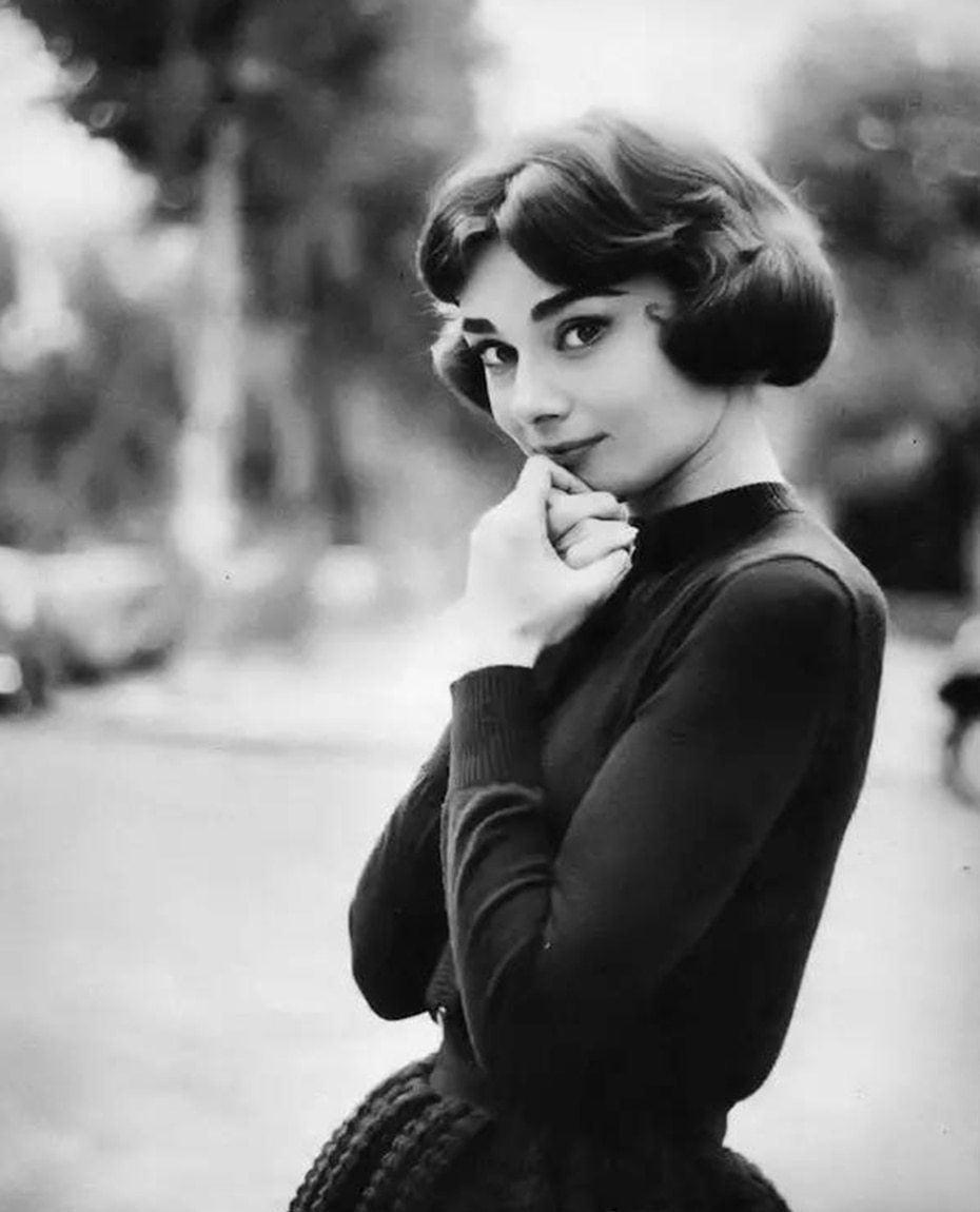 Audrey Hepburn in kurzen Haaren Diamond Painting - Diamond Painting
